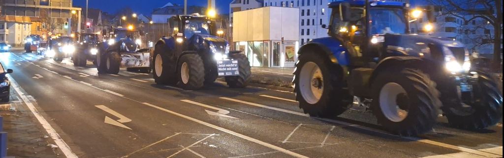 Giganten rollten durch die&nbsp;Stadt