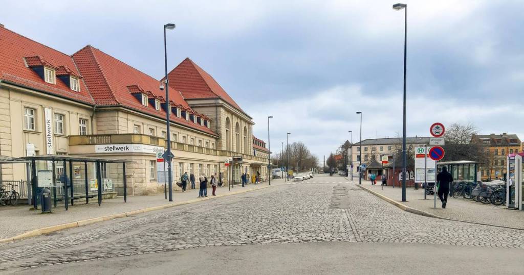 Am Weimarer Hauptbahnhof werden Fahrbahnen saniert und Bushaltestellen ausgebaut