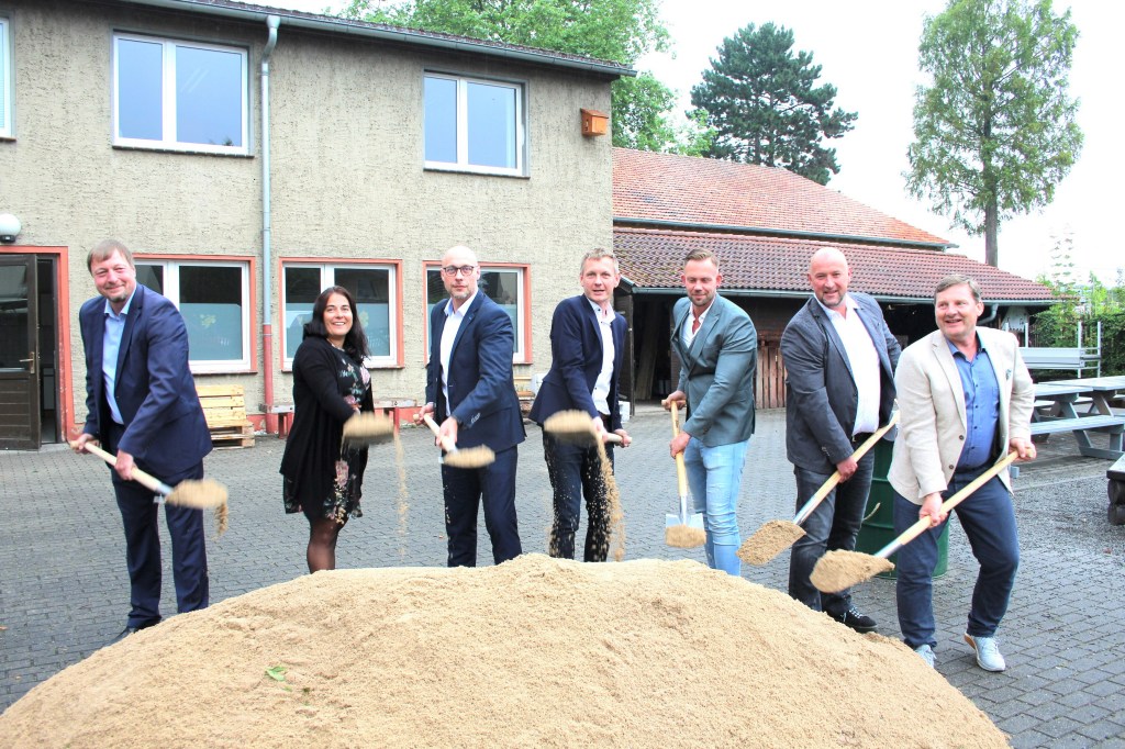 Erster Spatenstich für Sanierung und Anbau der Regelschule Bad&nbsp;Köstritz