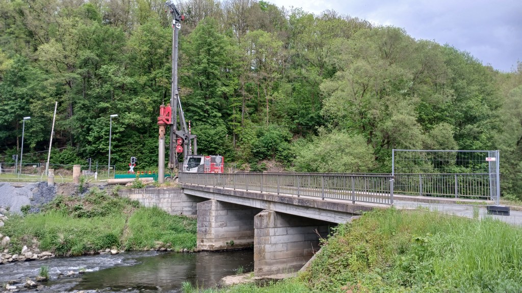 Abriss der Straßenbrücke an der Barthmühle&nbsp;begonnen