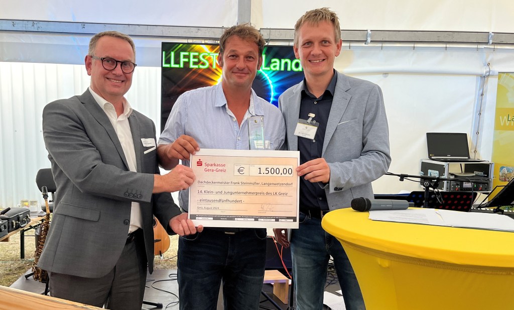 Langenwetzendorfer Dachdeckermeister gewinnt Klein- und Jungunternehmerpreis