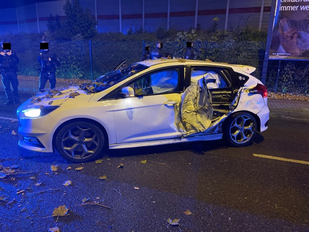 Verfolgungsjagd in Erfurt endet mit Crash am&nbsp;Baum
