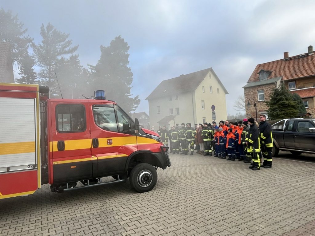 Freiwillige Feuerwehr Oberrothenbach mit neuem Fahrzeug