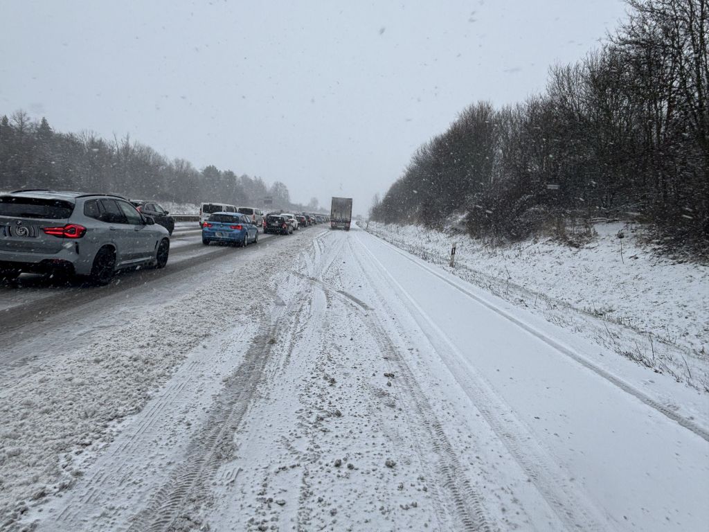 Zahlreiche Unfälle auf Thüringens Autobahnen nach erneutem&nbsp;Wintereinbruch