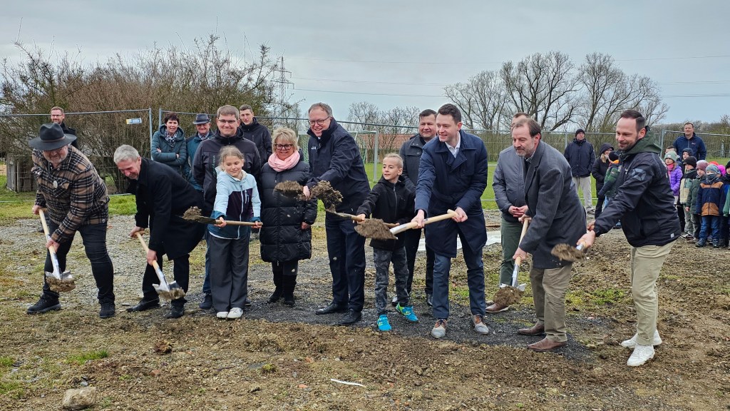 Symbolischer Spatenstich für neue Schulturnhalle im Saale-Holzland-Kreis