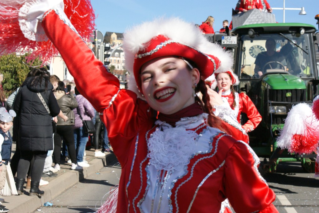 Stimmung, Konfetti und gute Laune beim 27. Greizer Rosenmontagsumzug