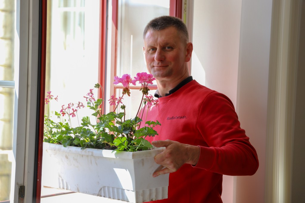 Blumenschmuck am Rudolstädter Rathaus dank Spendenaktion