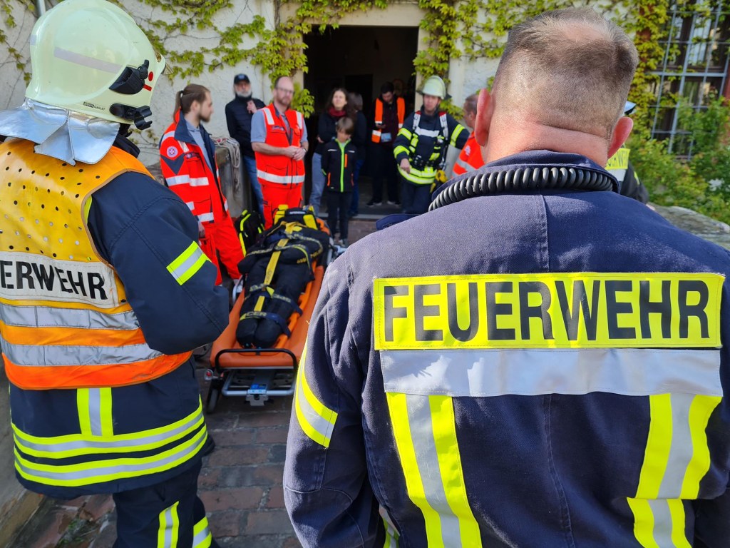 Spektakuläre Feuerwehr-Übung auf Burg&nbsp;Posterstein