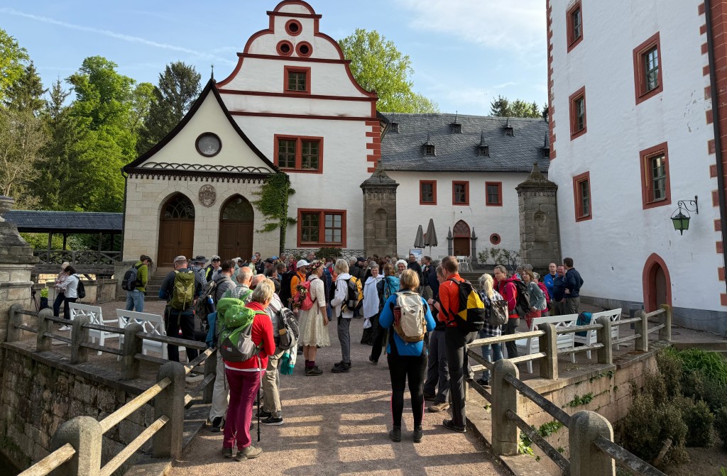 380 Wanderer trotzen Regenschauern bei Goethe-Wanderung