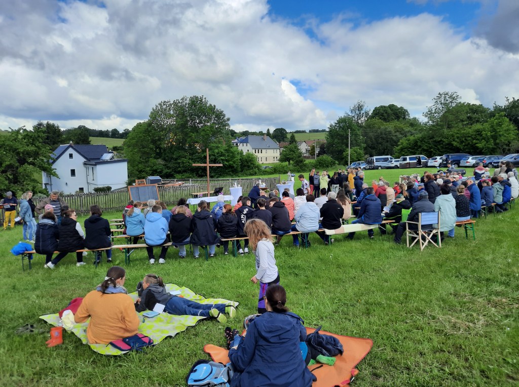 Gottesdienst im Grünen mit&nbsp;Taufen