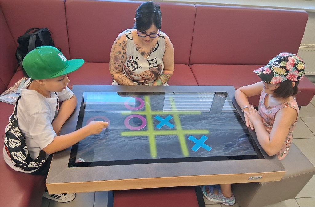 Neue Spieletische in Geraer Bibliotheken