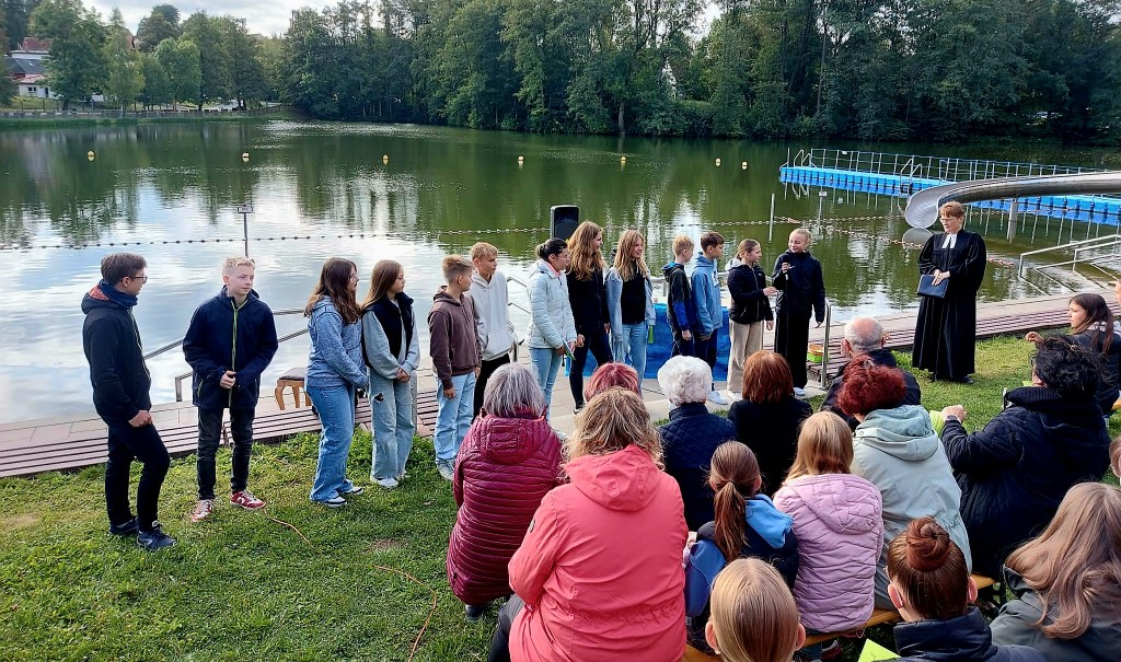 Gottesdienste im Biergarten, Schwimmbad und auf der&nbsp;Plantage