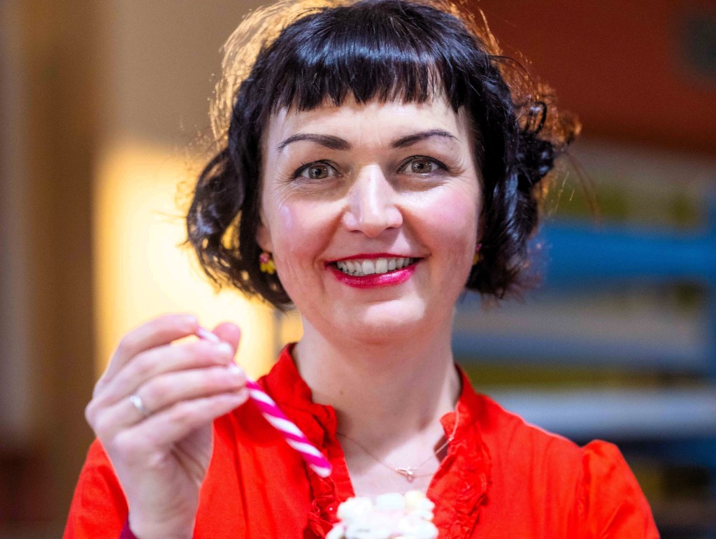 Prominente im Gespräch mit einer&nbsp;Tortenzauberin