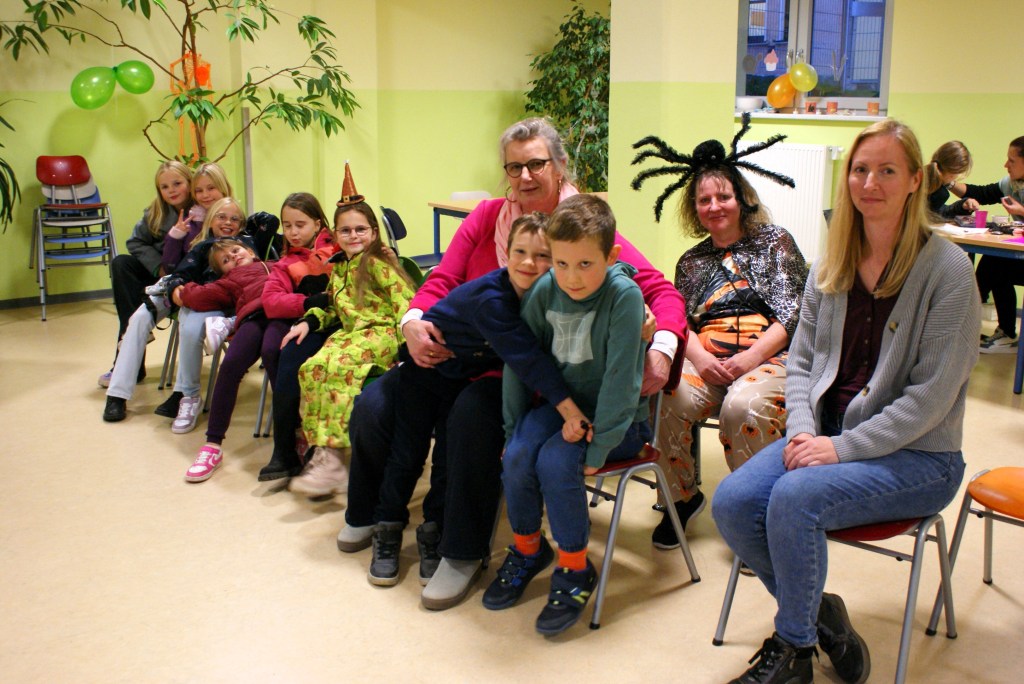 Irchwitzer Schulförderverein und Lottomittelfördergeld finanzierten 60 neue Stühle