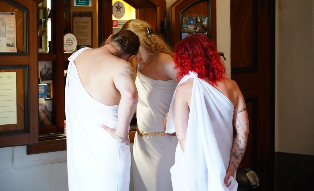 „Toga-Sonntag“ auf Burg Posterstein mit freiem Eintritt für Toga-Träger