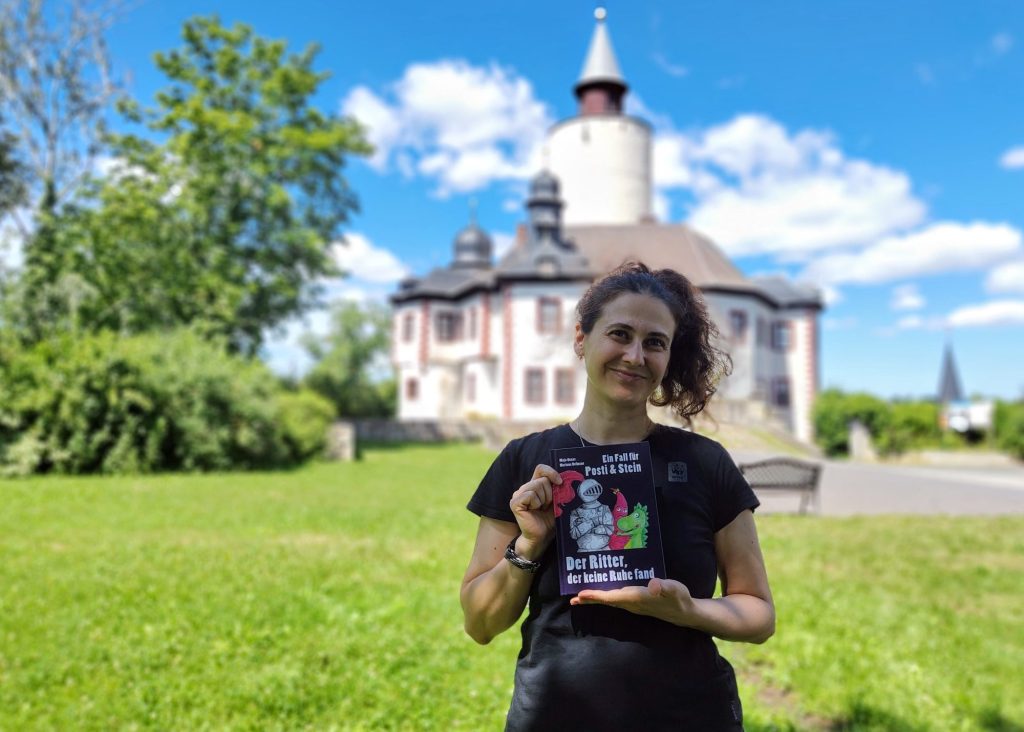 Burg Posterstein legt Kinderbuch „Ein Fall für Posti und Stein“ neu auf