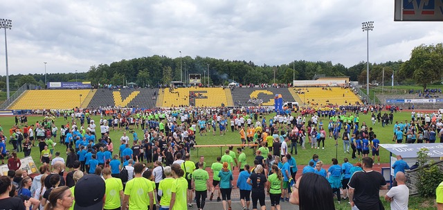 Blick über das Vogtland-Stadion, dem traditionellen Zielort des Firmenlaufs. (Foto: Volksbank Vogtland-Saale-Orla eG)